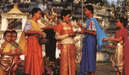 songkran1.JPG (28664 bytes)