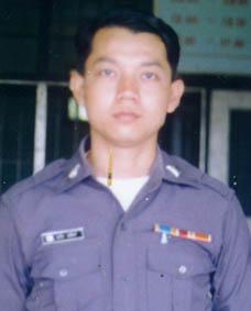 10032.jpg (16030 bytes)