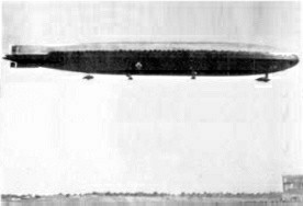Aerostato Zeppelin, utilizado em bombardeios estratgicos noturnos.