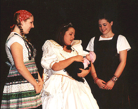 (L to R) Amanda Sunderhaus, Blaire Karg, and Laura Beckman