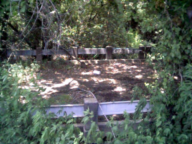 A much better view of the abandoned bridge.