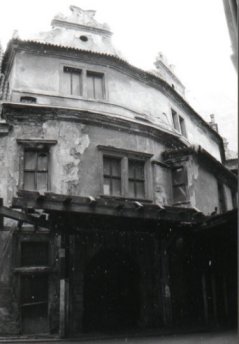 p4.jpg (15075 bytes)