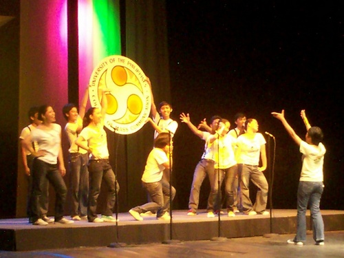 CMC REPRESENT! Admittedly, the intensity of shameless college pride in MChOrale's performance is what made the group stand out in the University-wide Carolfest. Want further proof? Search for the videos of the contest available in Youtube and see the performances of all the participants for yourself.