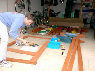 Manual: "Identify and separate all wood components, hardware and fasteners"   ...Aha!