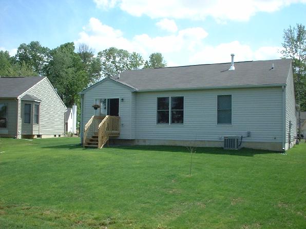 backyard001.jpg (45853 bytes)
