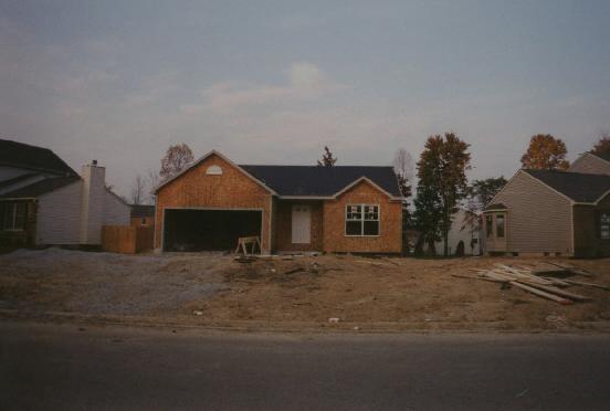 fronthouse.jpg (20005 bytes)