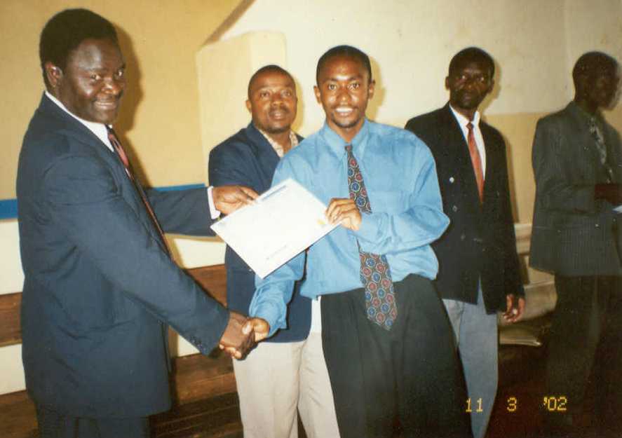 Theo Tsokota with Chitungwiza mayor 2002