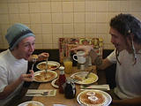 Mike and Brandon from Incubus have the MUNCHIES