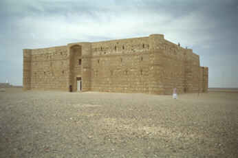 castle4.jpg (7829 byte)