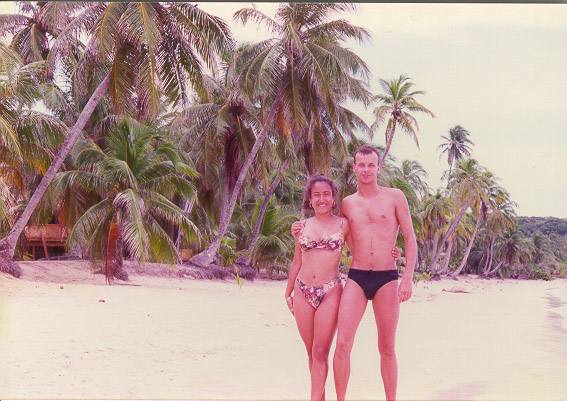 Bo and Monica on a Roat�n beach