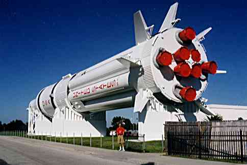 Rakete im Größenvergleich
