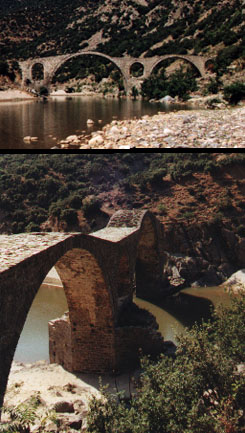 Medieval bridge - Picutre by SKIN (48k)