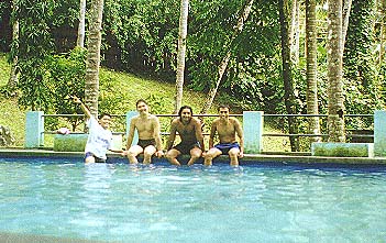 pgpose.jpg (17290 bytes)