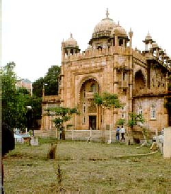 museem.jpg (24047 bytes)