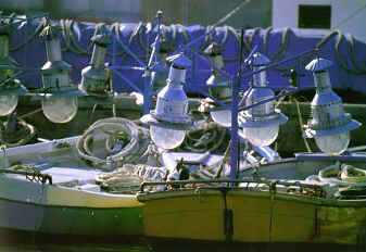fishing boat.jpg (24525 bytes)