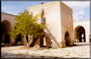 karavansaraj1.gif (59215 bytes)