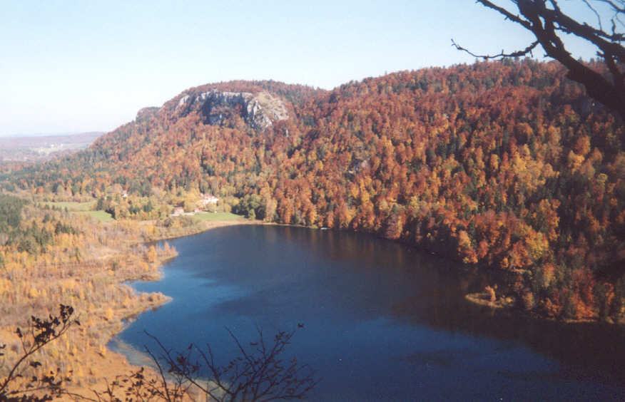 Lac de Bonlieu en automne