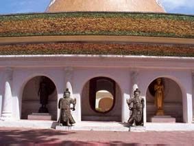 t-entrance-inside.jpg (15508 bytes)