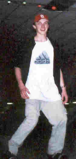 Me skating @ Wheelies.... before I fell on my arse.