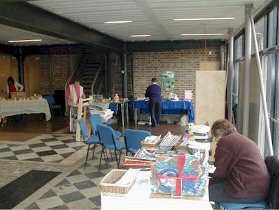 inside1.jpg (44547 bytes)
