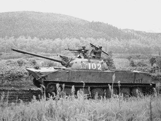 notice the QW-2 MANPAD, more and more pics like this indicate that carrying these may be standard practice, particularly among marine units.