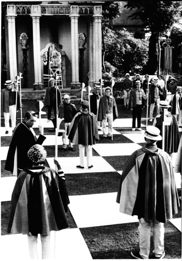 human_chess.gif - 46693 Bytes
