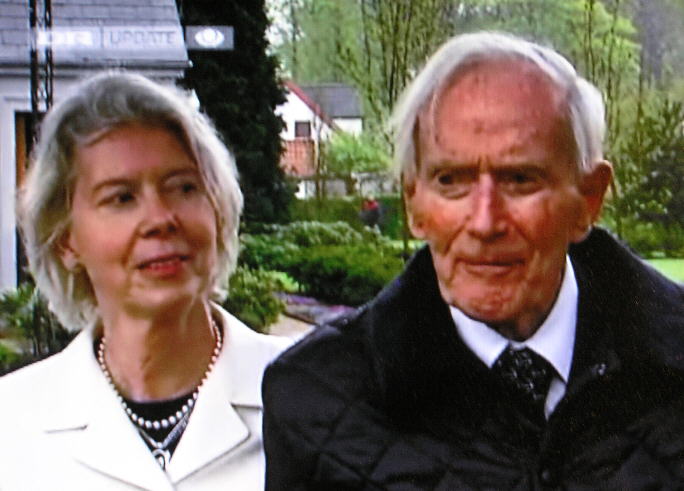 Mrsk Mc-Kinney Mller, 95 r, og hans datter Ane