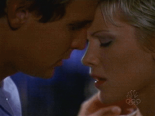 kiss.gif (96876 bytes)