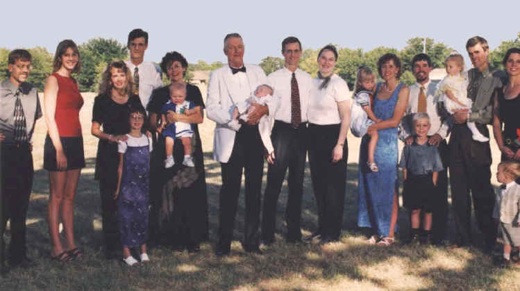 groupphoto2.jpg (96903 bytes)