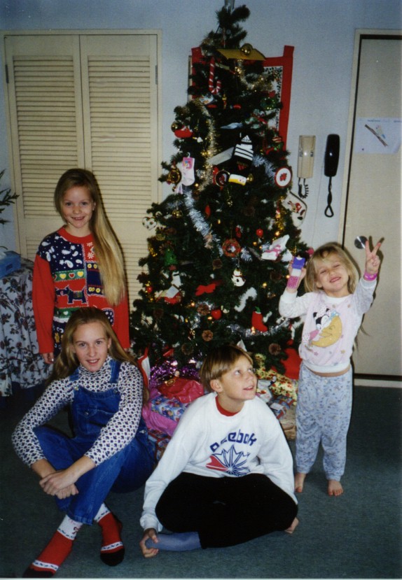 childrenxmas.jpg, 132.2K