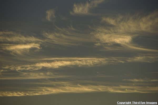 clouds21a.jpg (17467 bytes)