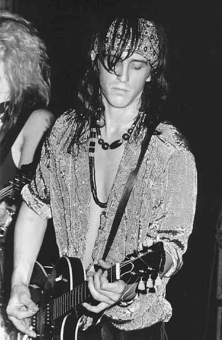 izzy006.jpg (51462 bytes)