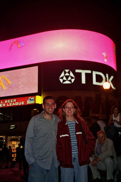 jim_kathleen_picadilly_circus