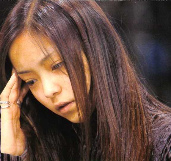 namie_02.jpg (33045 bytes)