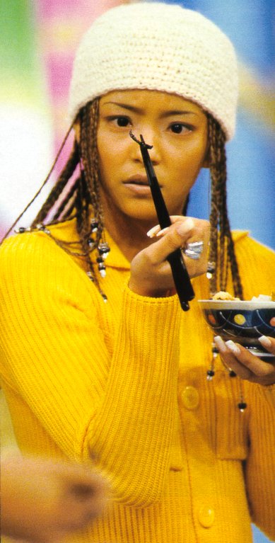 namie_tv1.jpg (67225 bytes)