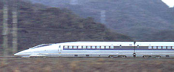 shinkansen 500 from the side