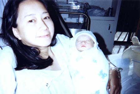 001-akane_infant_with_mom