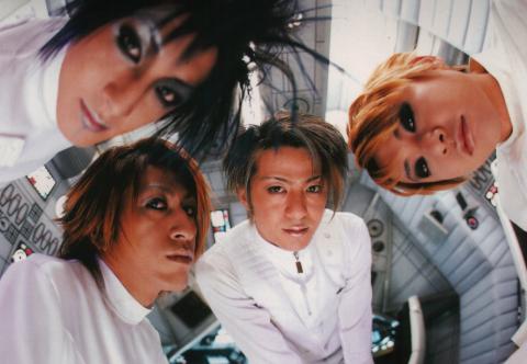 ++(from left to right)GLAY are HISASHI, TAKURO, TERU, and JIRO++
