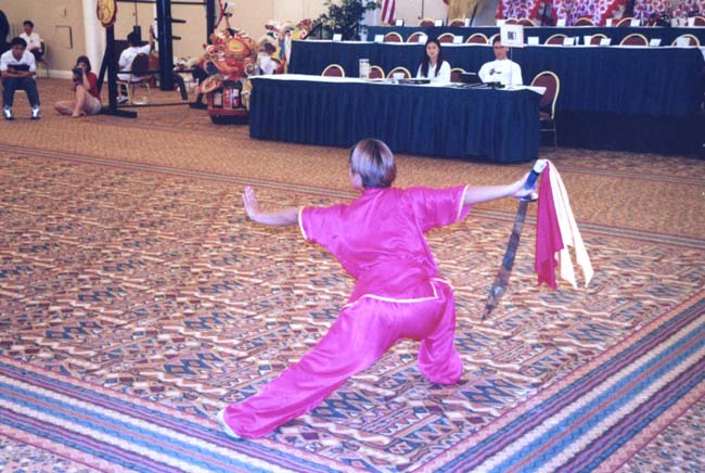 11_Jen_Broadsword_Bow_Stance