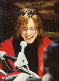 sugizo5.gif (40461 bytes)