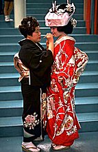 makeup.jpg (14992 bytes)