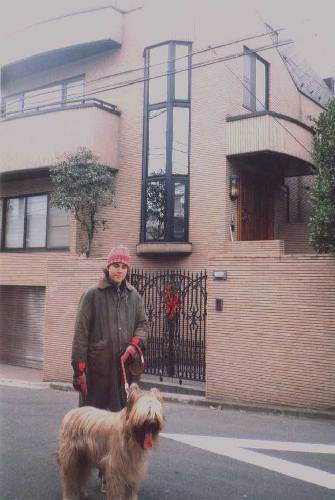 Asell's house and dog