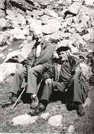 Joan Coromines amb Ramon Gil Escud, guia i company en les enquestes toponmiques pels Pirineus.(1979)