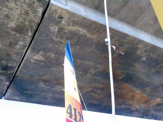 Stan under bridge