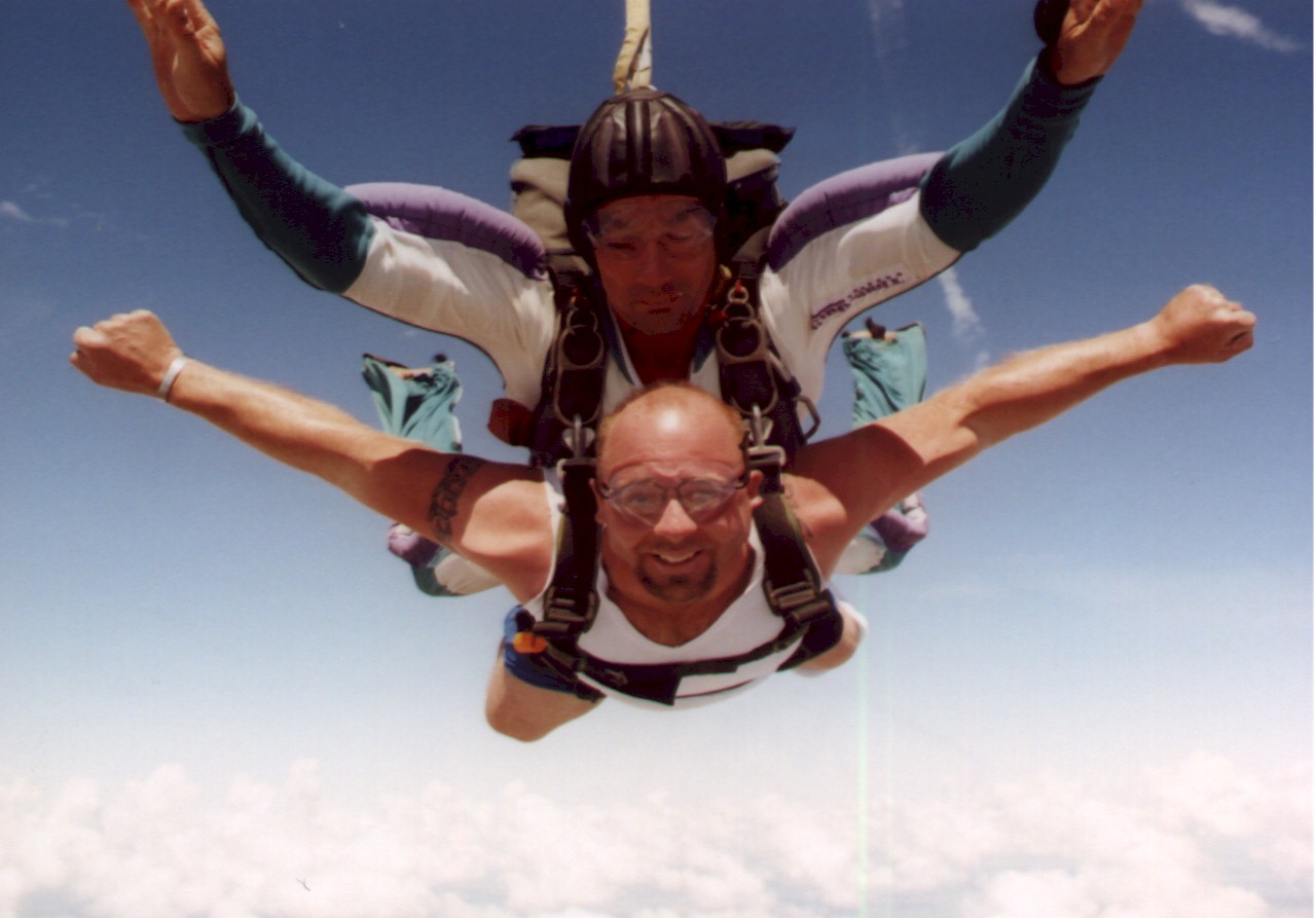 Skydive.jpg (158952 bytes)