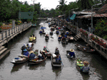 morning floating market at Thaka