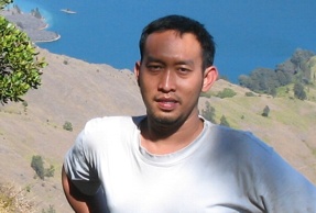Click enlarge photo my "friend Mr.Tonny Hendrawan from Jasindo Jakarta adventure to Rim, Lake Segara Anak Mt.Rinjani, Kuta Beach forward to Gili Island" Photos up date since 02 Sept 2005