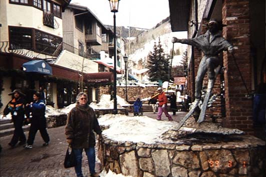Sculpture in Vail (51635 bytes)
