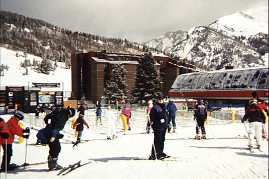 Hotel (49376 bytes)