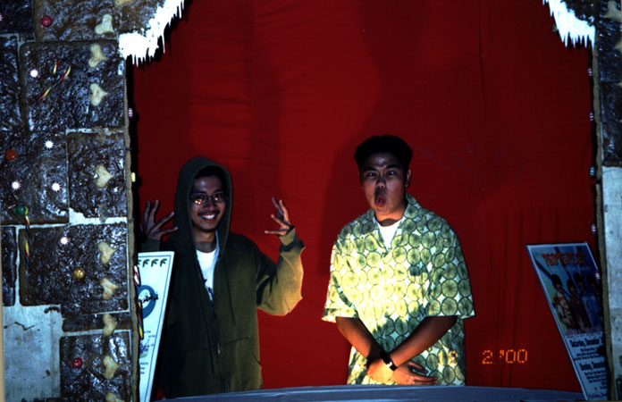 what up, dogg? peas out foo!-12.2000